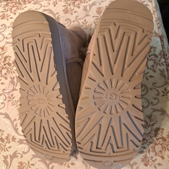 UGG Broche Karlie Short Suede Booties Rhinestone Bow - Picture 6 of 6